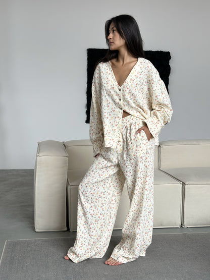 MATILDA - LYXIG BLOMMIG LÅNGÄRMAD PYJAMAS