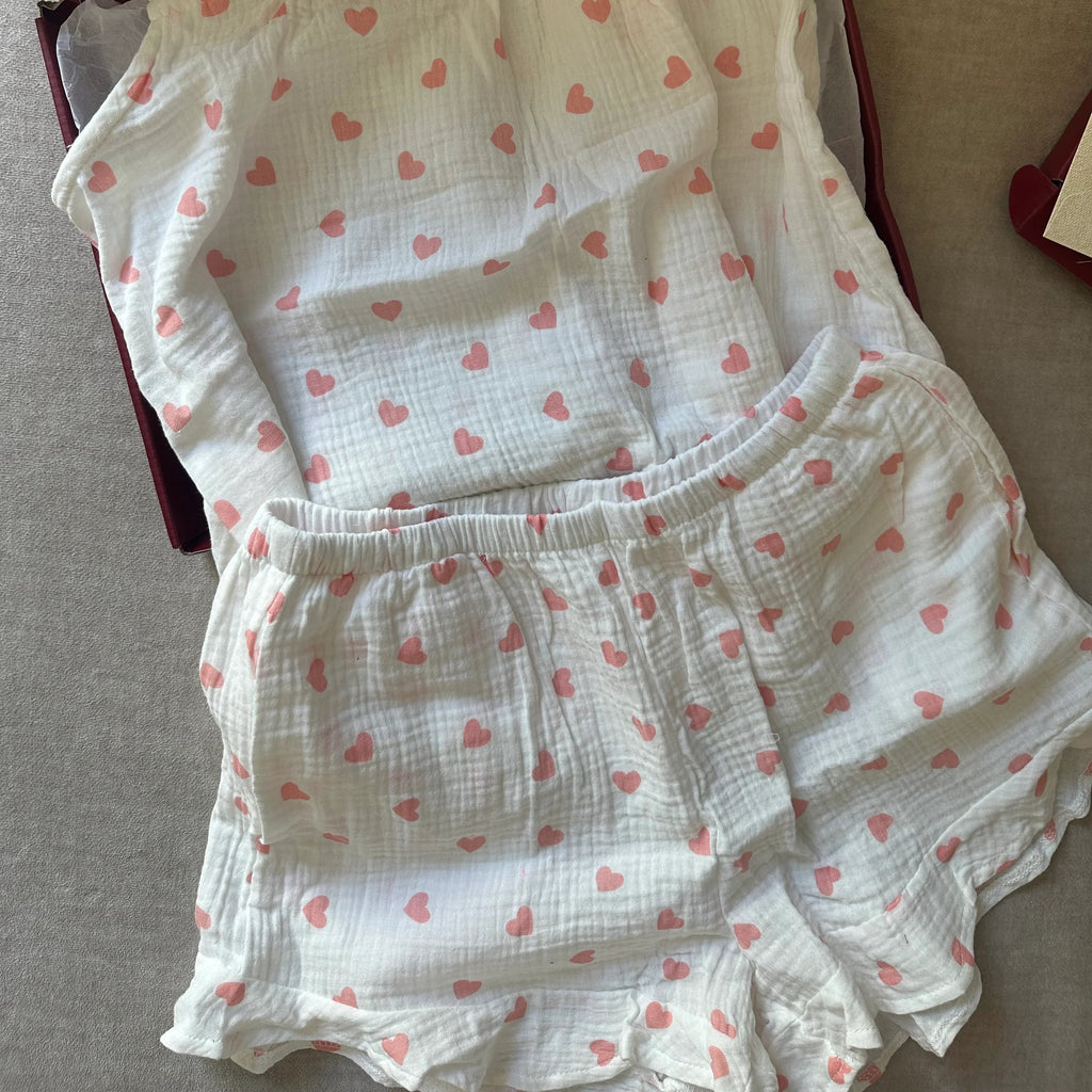 LOVELY BLOSSOM
- ROMANTISKT PYJAMAS SET