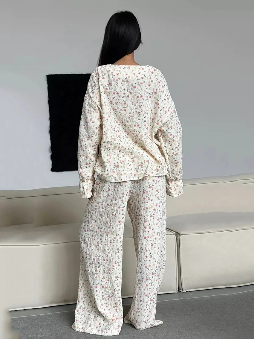 MATILDA - LYXIG BLOMMIG LÅNGÄRMAD PYJAMAS