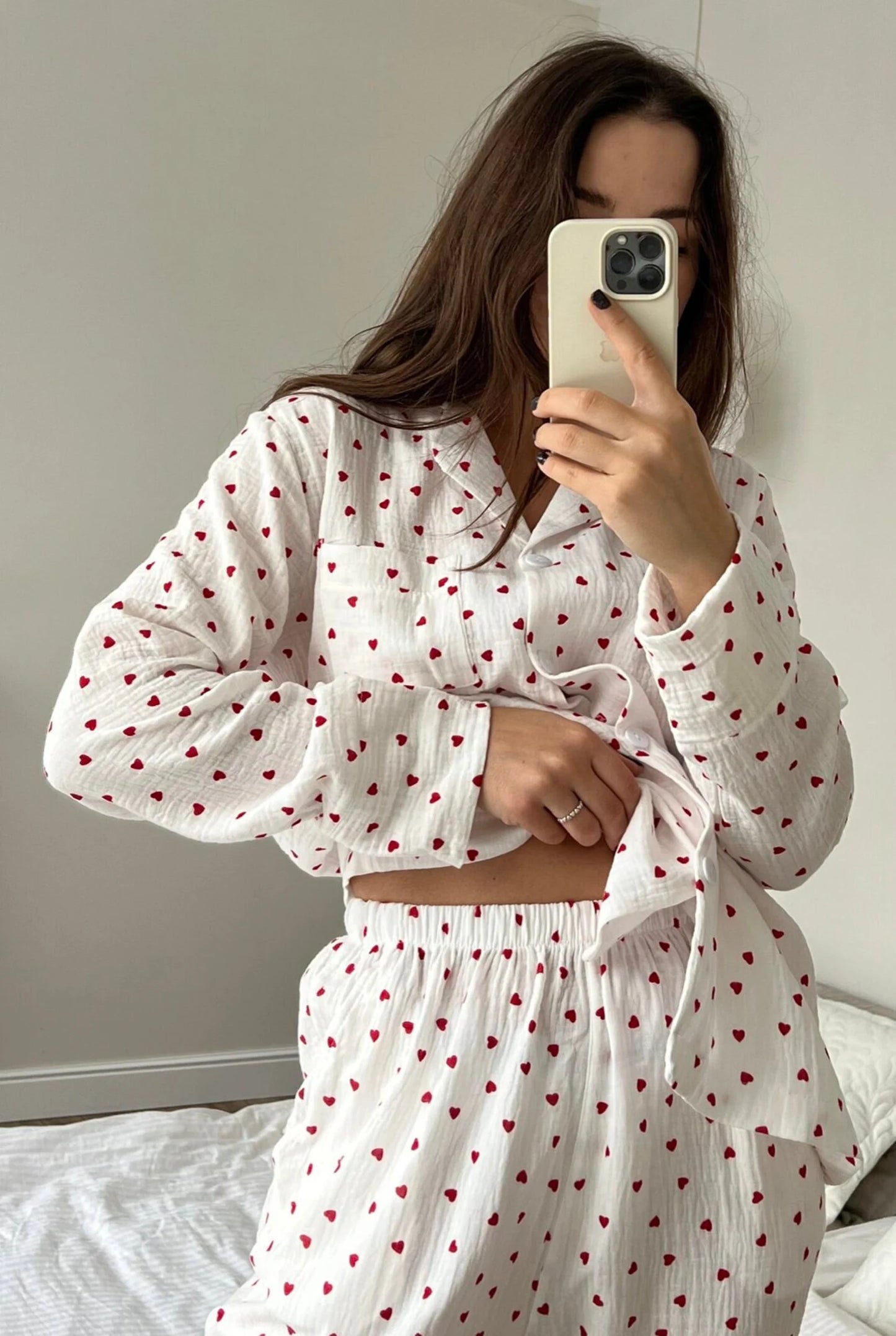 HOLLY - VIT LYXIG SÖT PYJAMAS MED SMÅ HJÄRTAN