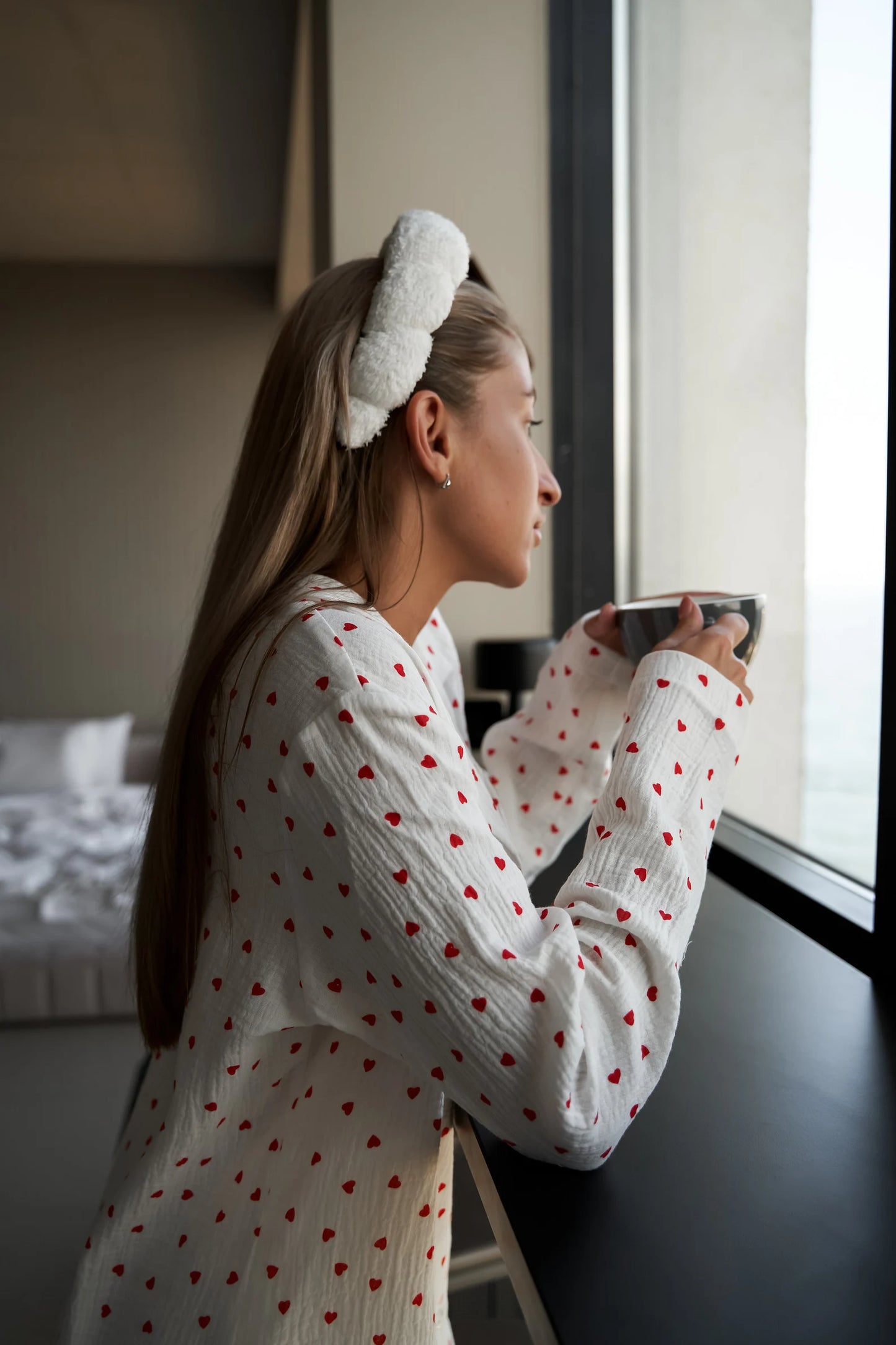 HOLLY - VIT LYXIG SÖT PYJAMAS MED SMÅ HJÄRTAN