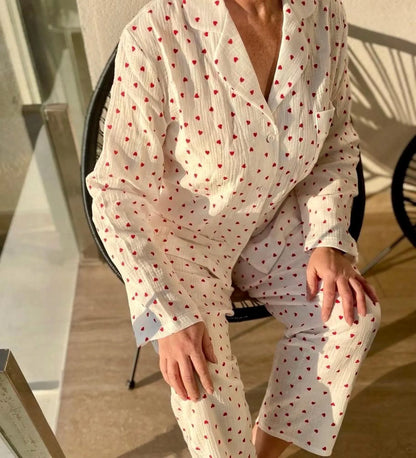 HOLLY - VIT LYXIG SÖT PYJAMAS MED SMÅ HJÄRTAN