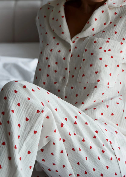HOLLY - VIT LYXIG SÖT PYJAMAS MED SMÅ HJÄRTAN