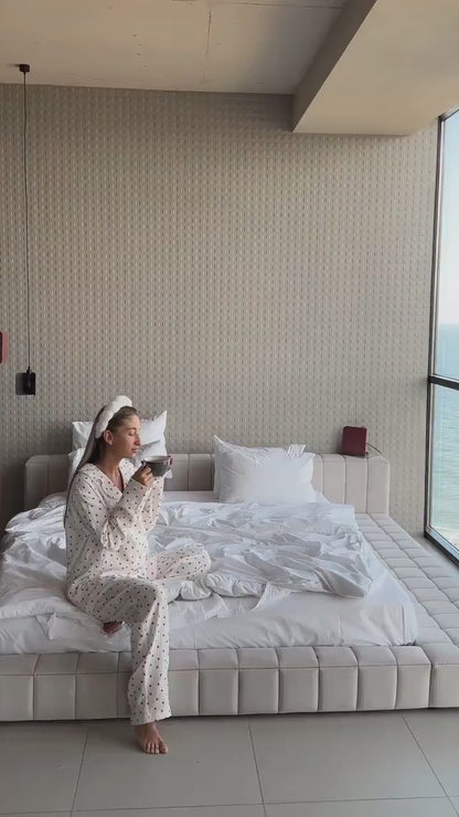 HOLLY - VIT LYXIG SÖT PYJAMAS MED SMÅ HJÄRTAN